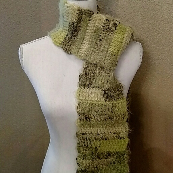 New Hand Crafted Knit Scarf Wrap In Multi Greens With Fringe Detail Soft Cozy OS - Picture 2 of 4
